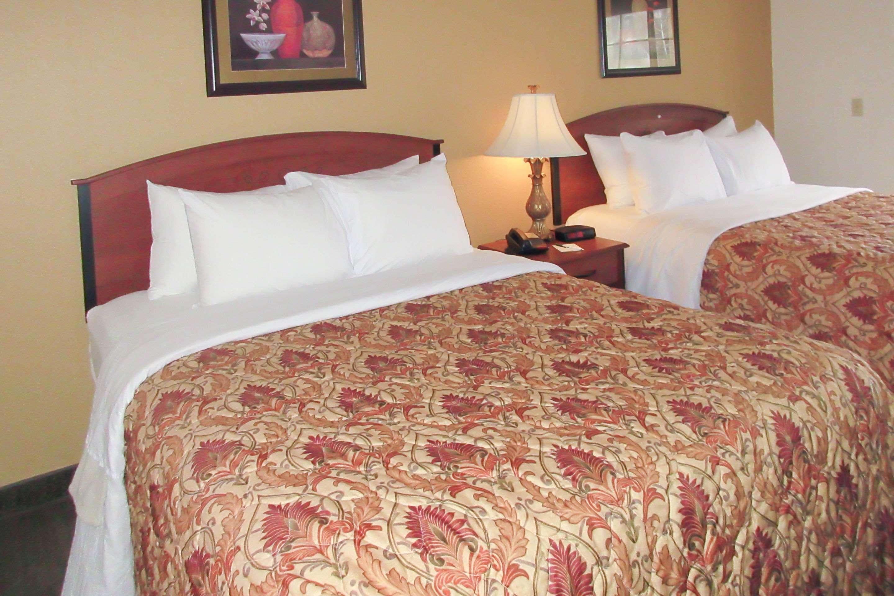 Quality Inn & Suites Prestonsburg Next To Mountain Arts Center Екстериор снимка
