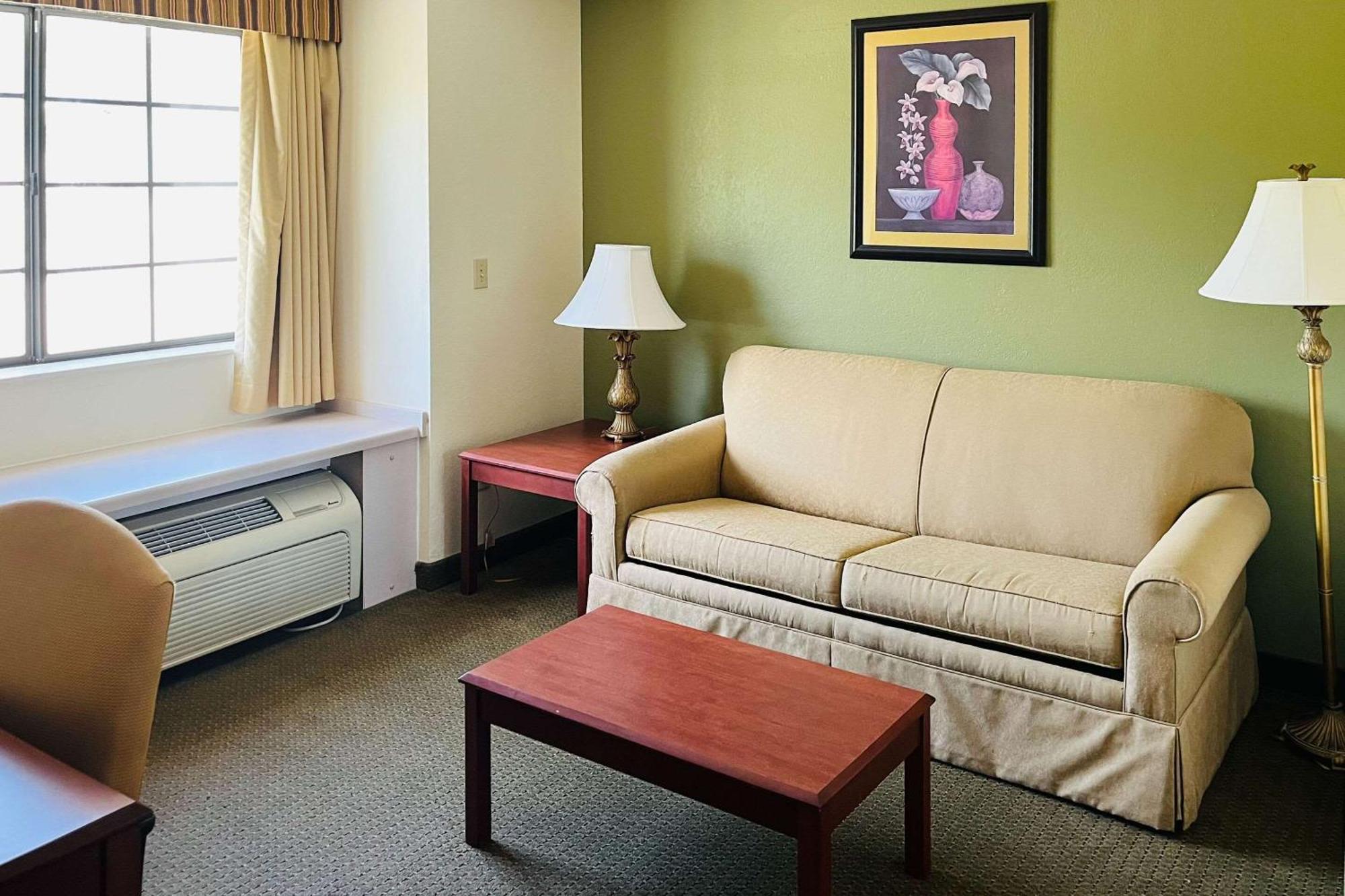 Quality Inn & Suites Prestonsburg Next To Mountain Arts Center Екстериор снимка