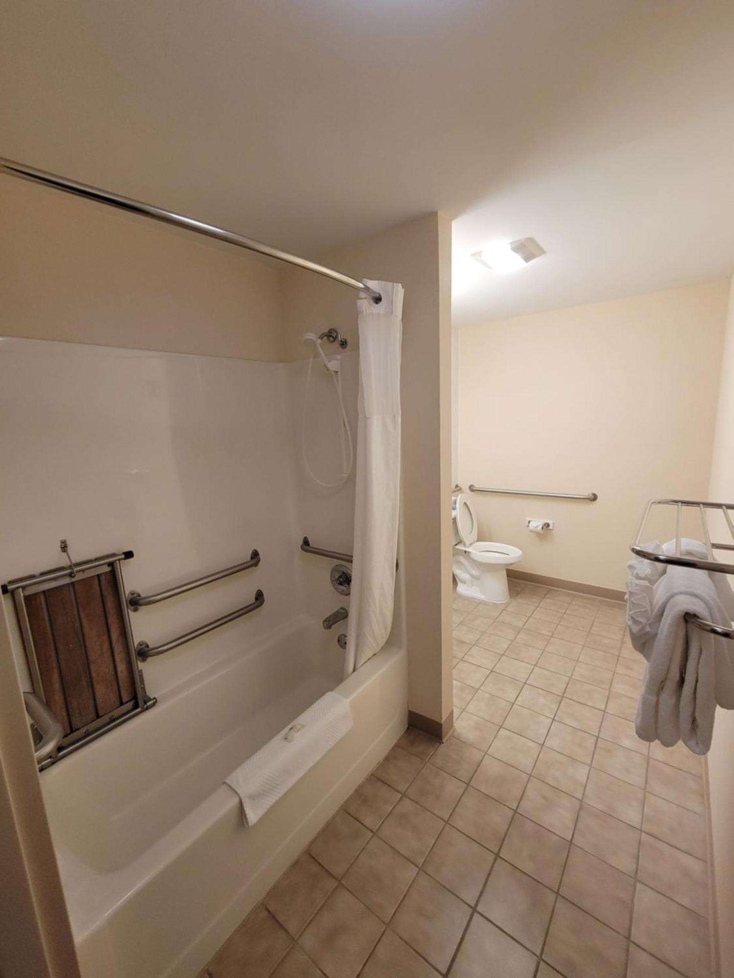 Quality Inn & Suites Prestonsburg Next To Mountain Arts Center Екстериор снимка