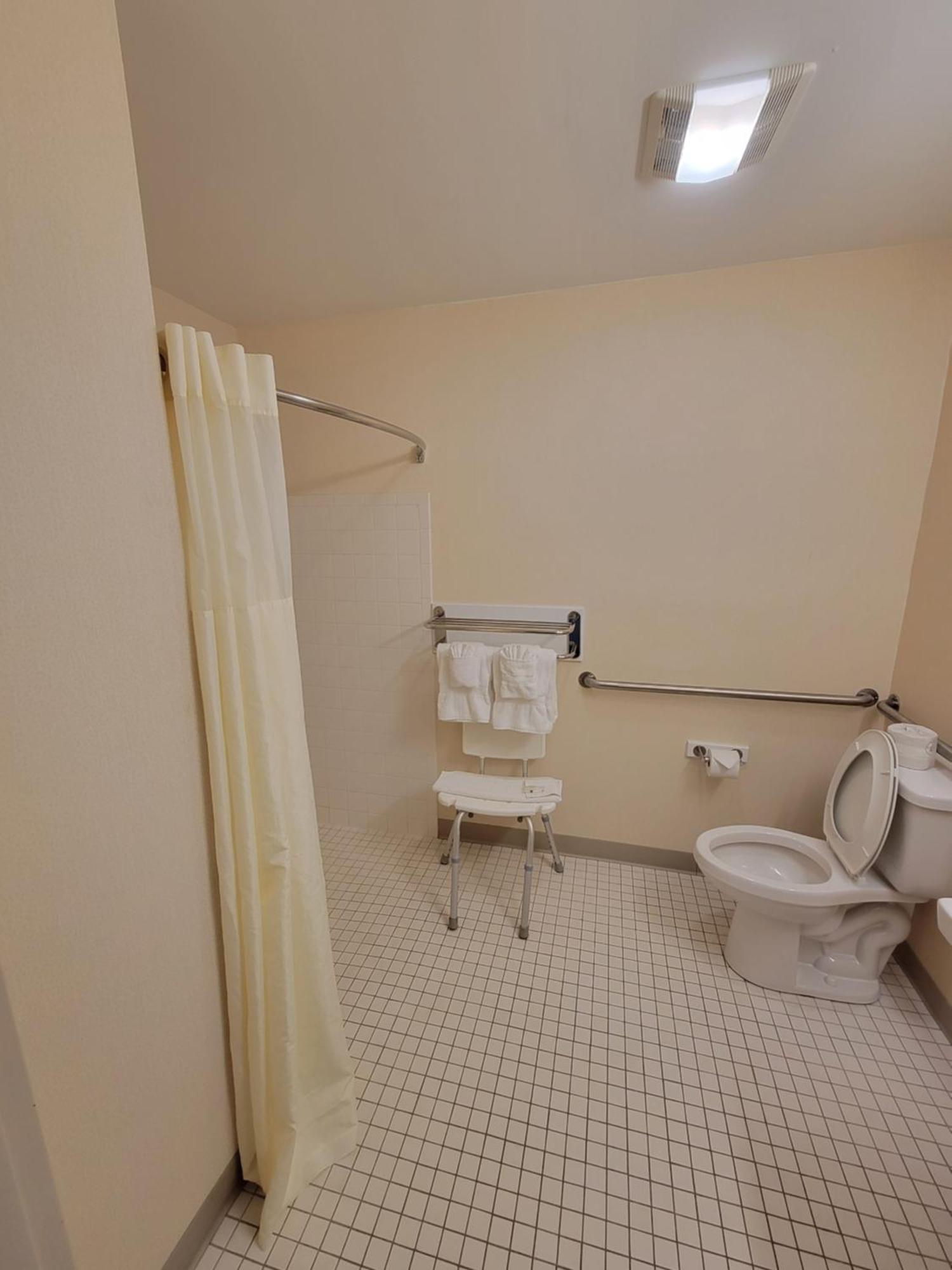 Quality Inn & Suites Prestonsburg Next To Mountain Arts Center Стая снимка