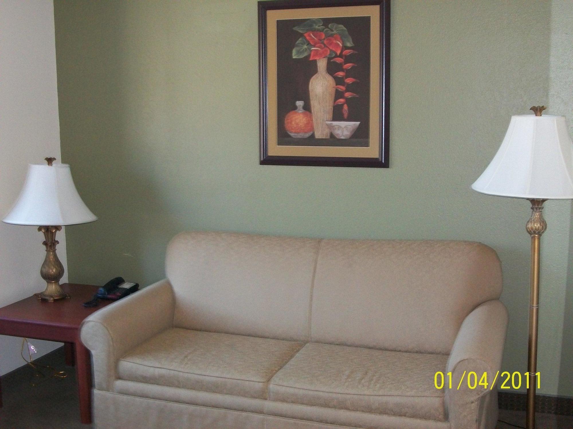 Quality Inn & Suites Prestonsburg Next To Mountain Arts Center Стая снимка
