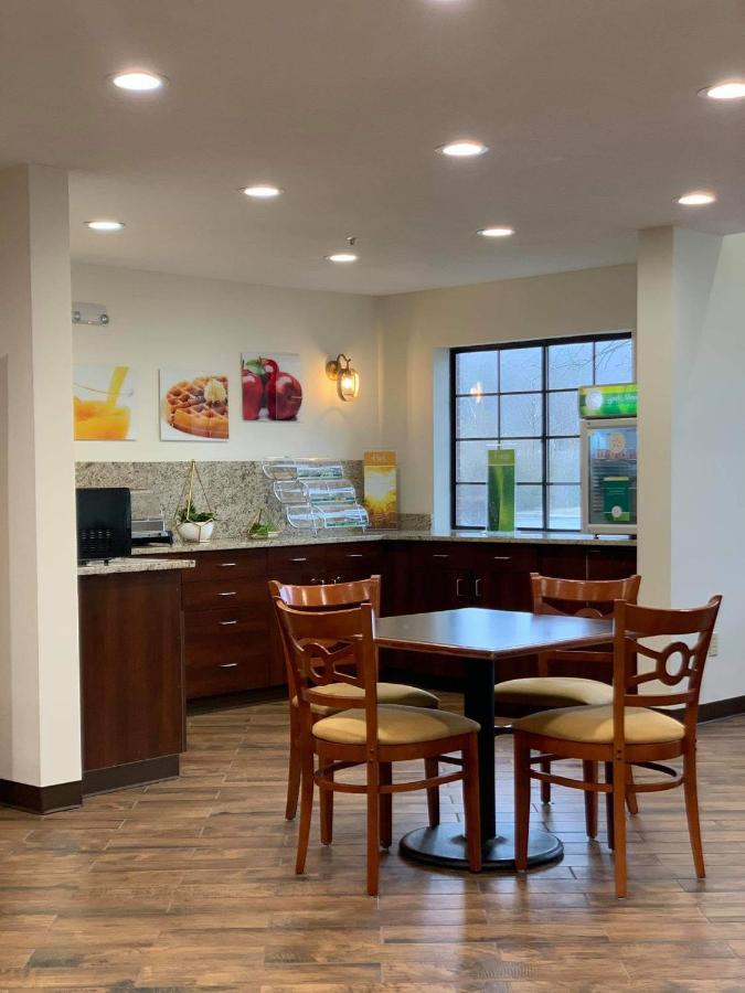Quality Inn & Suites Prestonsburg Next To Mountain Arts Center Екстериор снимка
